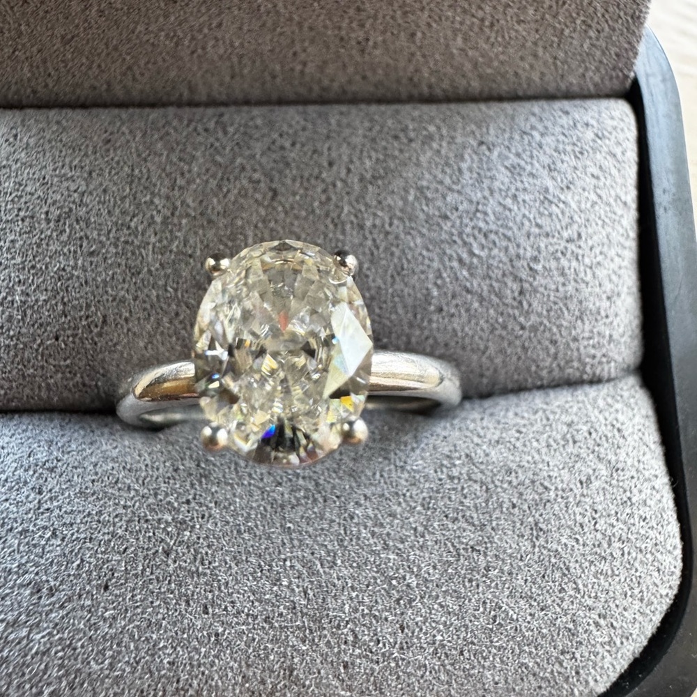 Elegant Silver Moissanite Ring